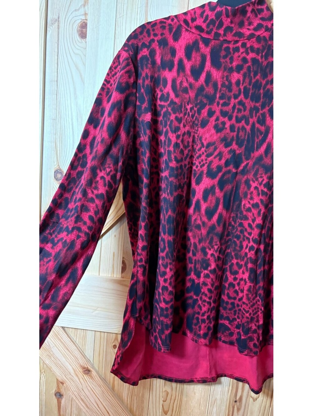 Red and Black Chico's Leopard Print Long Sleeve Pullover Top Size 2 - Picture 2 of 7